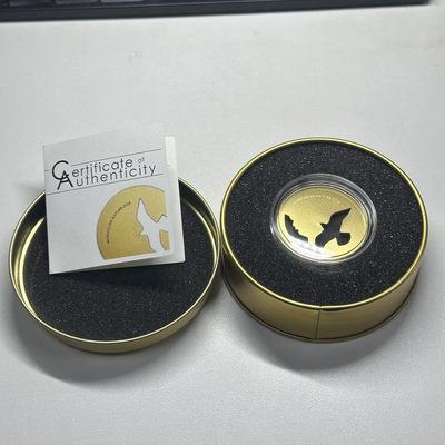 康怡轩钱币【新加坡+不丹+澳门+帕劳+美国+蒙古 纪念币专场】第251010期  2015年蒙古发行雄鹰展翅镂空镀金500图格里克纪念银币 原盒原证 1枚