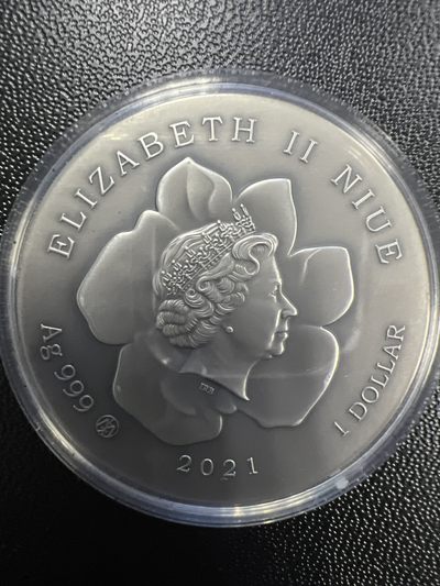 康怡轩钱币【俄罗斯+纽埃+新西兰+基里巴斯+德国 专场】第251001期  2021年纽埃童话故事系列-古灵精怪的眼睛彩色UV印刷仿古纪念银币（原盒原证）