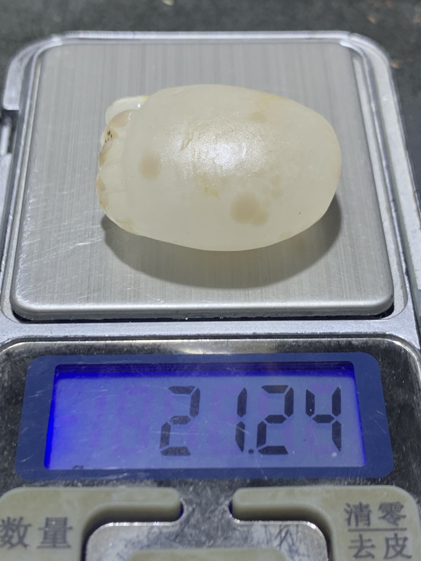 精美原皮亚光满冰飘糖心料战国红玛瑙手工雕刻知足常乐吊坠（把件）一个，