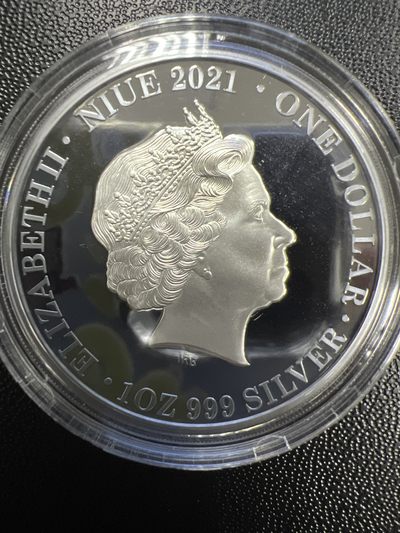 康怡轩钱币【俄罗斯+纽埃+新西兰+基里巴斯+德国 专场】第251001期  2021年纽埃发行夜晚的澳大利亚系列-澳洲野犬1元黑色精制纪念银币（原盒原证）