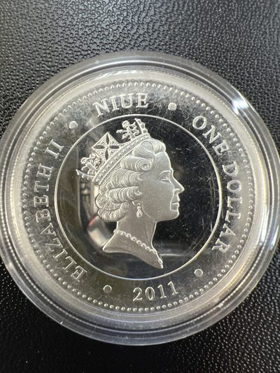 康怡轩钱币【俄罗斯+纽埃+新西兰+基里巴斯+德国 专场】第251001期  2011年纽埃发行史前岩画艺术-肖维岩洞1元半盎司彩色精制纪念银币（原证）