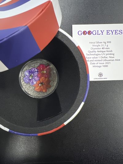 康怡轩钱币【俄罗斯+纽埃+新西兰+基里巴斯+德国 专场】第251001期  2021年纽埃童话故事系列-古灵精怪的眼睛彩色UV印刷仿古纪念银币（原盒原证）