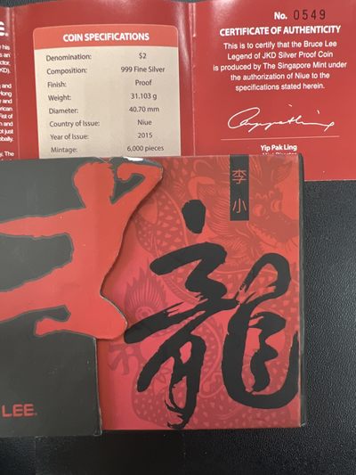 康怡轩钱币【俄罗斯+纽埃+新西兰+基里巴斯+德国 专场】第251001期  2015纽埃发行李小龙诞辰75周年彩色2元精制纪念银币（原盒原证）-JKD