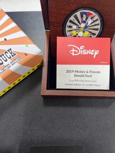 康怡轩钱币【俄罗斯+纽埃+新西兰+基里巴斯+德国 专场】第251001期  2019年纽埃发行迪士尼米奇和他的朋友们系列-唐老鸭精制纪念银币（原盒原证）