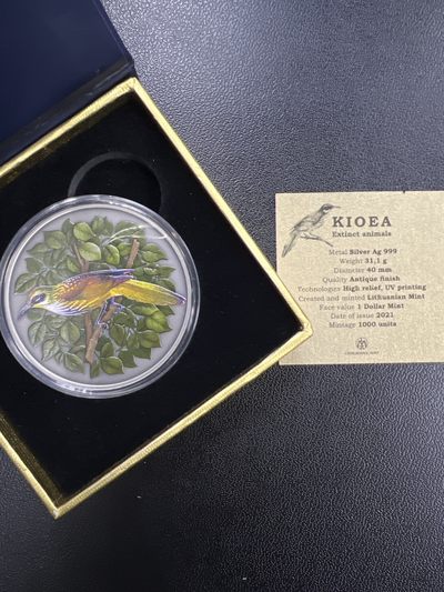康怡轩钱币【俄罗斯+纽埃+新西兰+基里巴斯+德国 专场】第251001期   2021年纽埃神秘的灭绝动物系列-鬃吸蜜鸟彩色高浮雕仿古纪念银币（原盒原证）