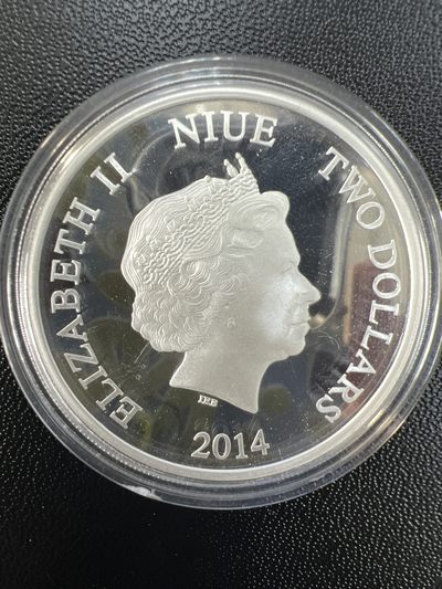 康怡轩钱币【俄罗斯+纽埃+新西兰+基里巴斯+德国 专场】第251001期  2014纽埃发行唐老鸭80周年1盎司2元精制纪念银币（原盒原证）