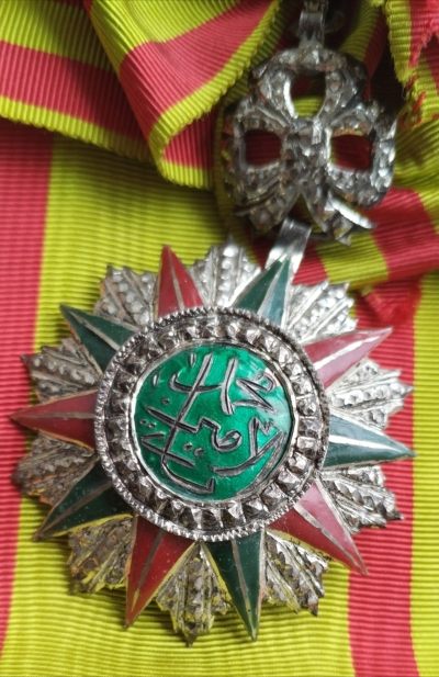很好的小小拍卖第三期 - 突尼斯光荣大绶章，带个小杯略，银质，热珐琅。带标
