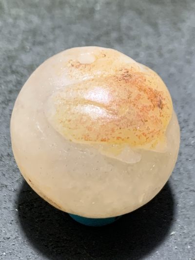 精美冰飘亚光战国红玛瑙手工俏色巧雕巨鲲大随形珠一个， - 精美冰飘亚光战国红玛瑙手工俏色巧雕巨鲲大随形珠一个，