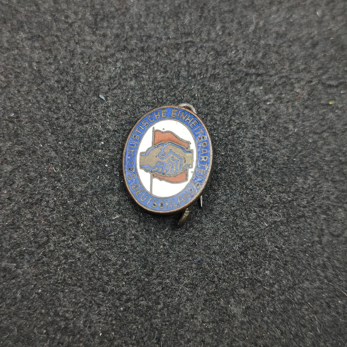 全场0元起拍 第131期 咸鱼国勋章拍卖专场 2月11日（周日）下午6：00开始 东德社会统一党珐琅党徽