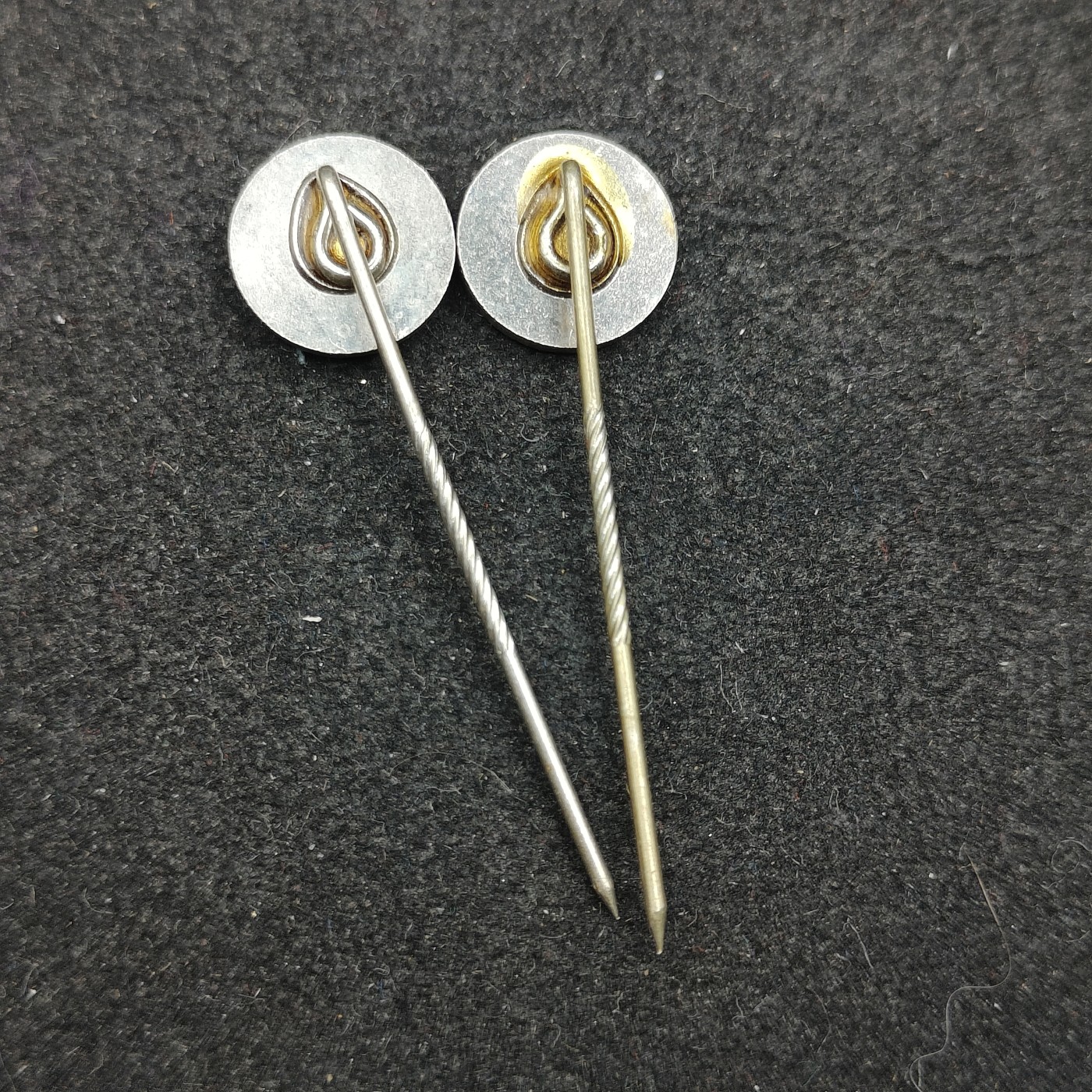 全场0元起拍 第131期 咸鱼国勋章拍卖专场 2月11日（周日）下午6：00开始 东德船舶与汽车协会徽章两个