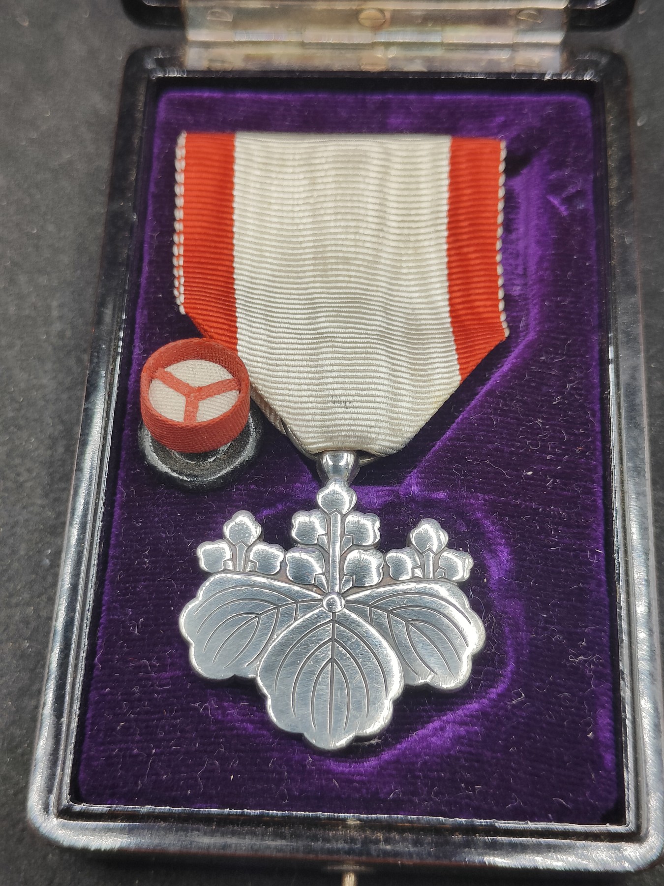 全场0元起拍 第131期 咸鱼国勋章拍卖专场 2月11日（周日）下午6：00开始 日本战时八等白叶章银制带盒略