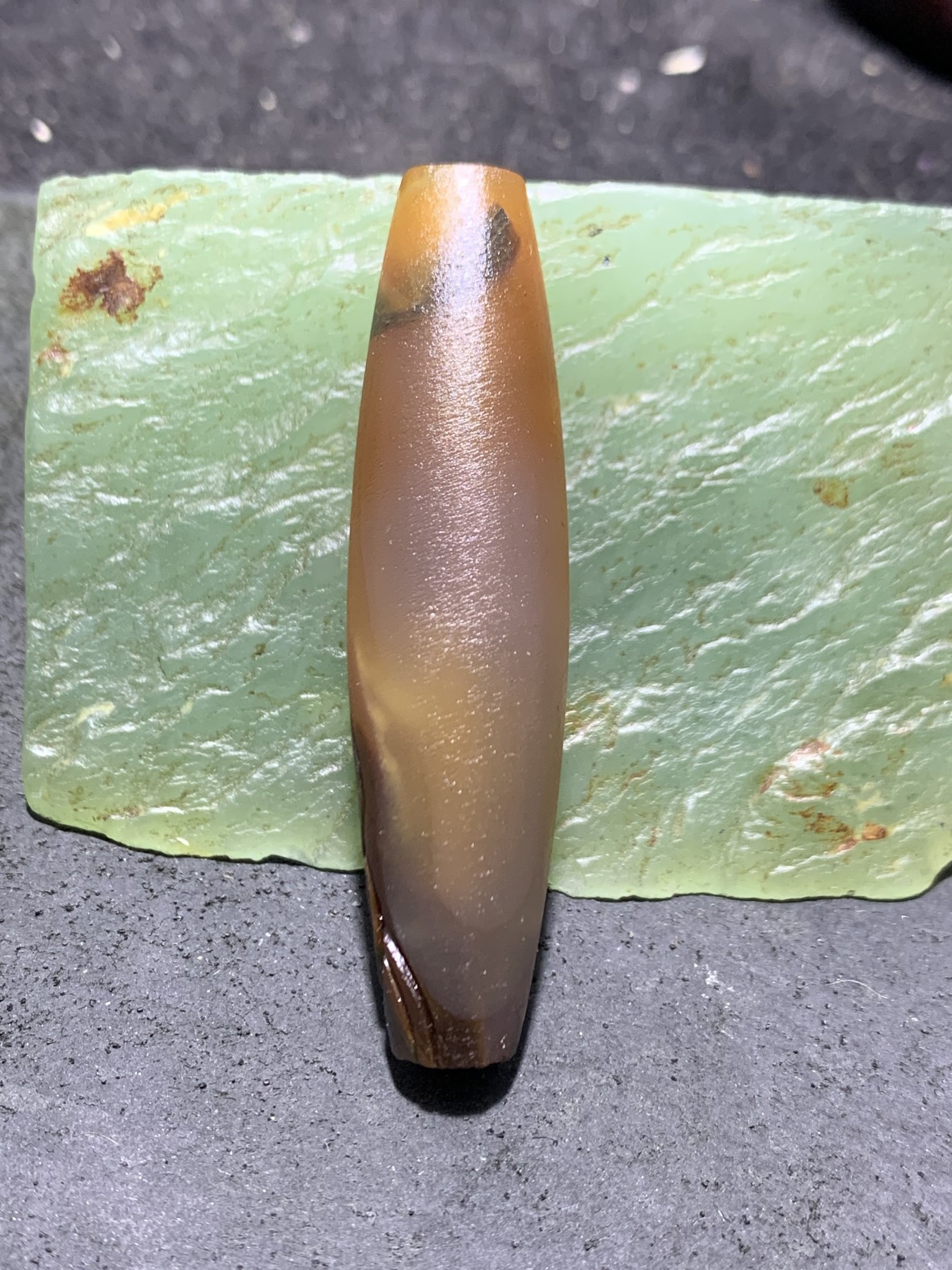 精美亚光高玉化巴西玛瑙手工俏色巧雕财字桶珠一个！