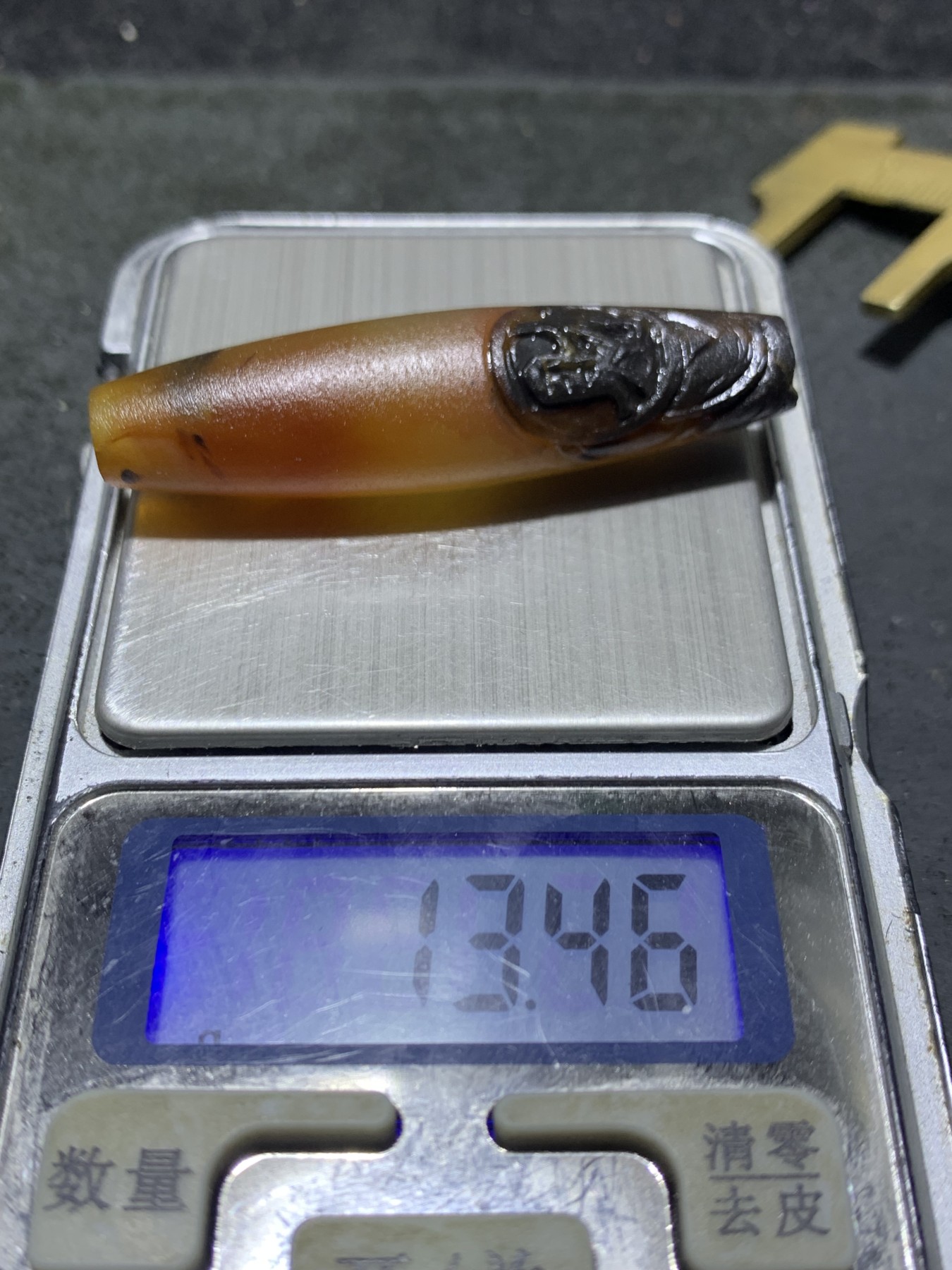 精美亚光高玉化巴西玛瑙手工俏色巧雕财字桶珠一个！