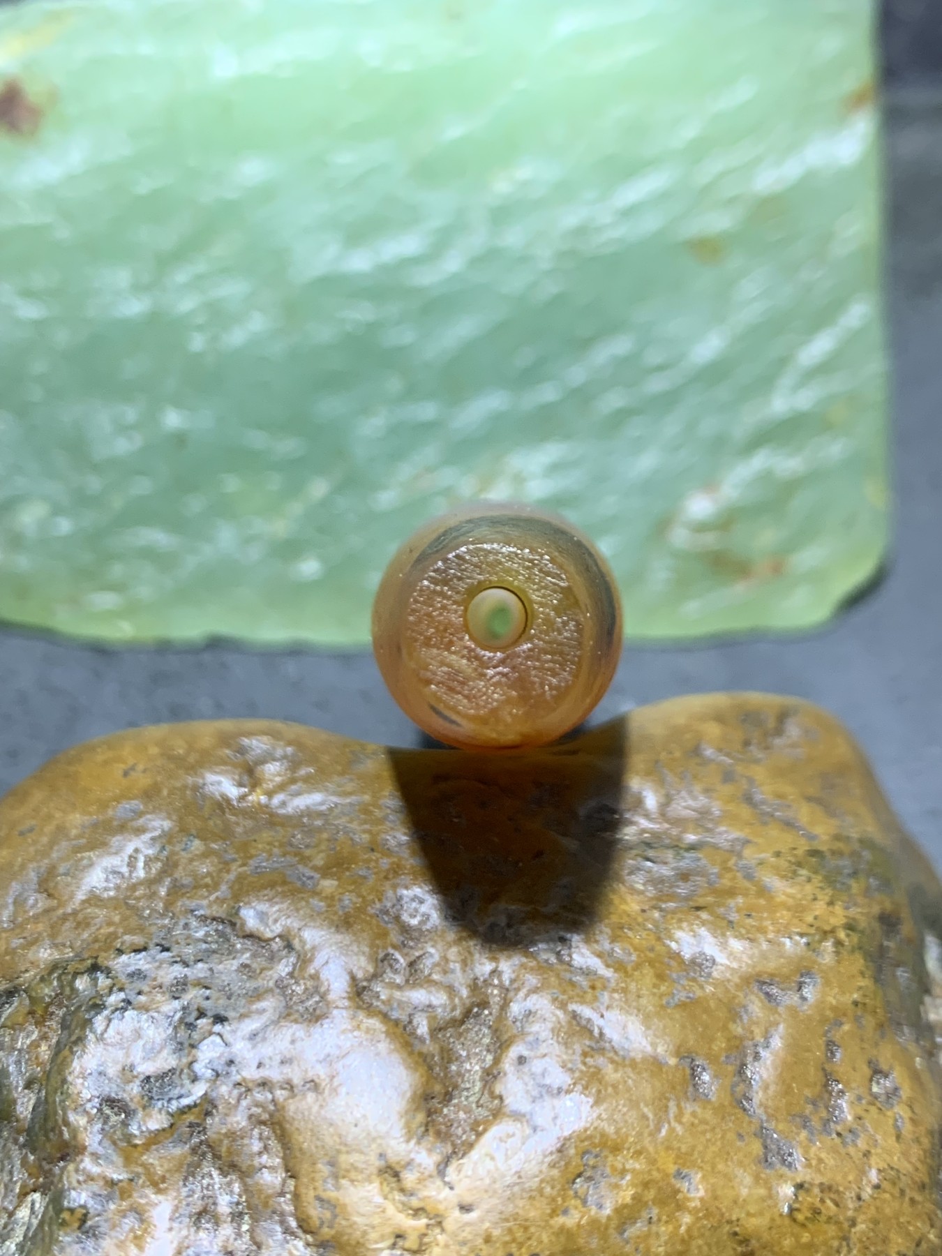 精美亚光高玉化巴西玛瑙手工俏色巧雕财字桶珠一个！