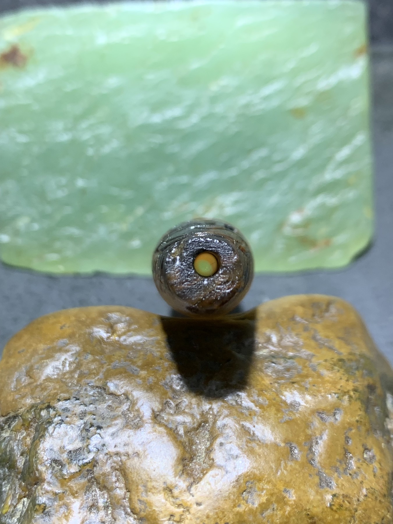 精美亚光高玉化巴西玛瑙手工俏色巧雕财字桶珠一个！
