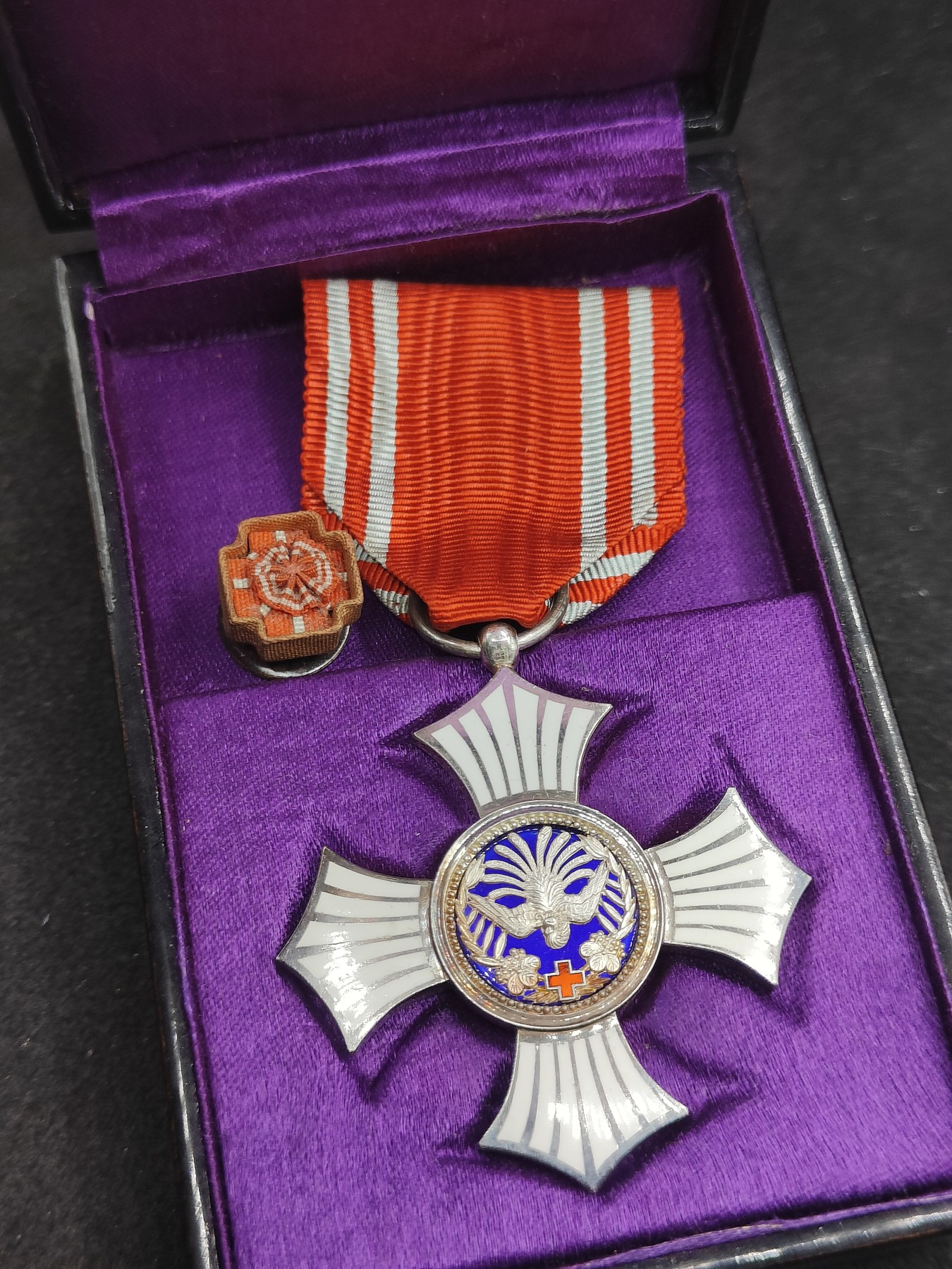 全场0元起拍 第131期 咸鱼国勋章拍卖专场 2月11日（周日）下午6：00开始 日本赤十字有功章 银制带盒略