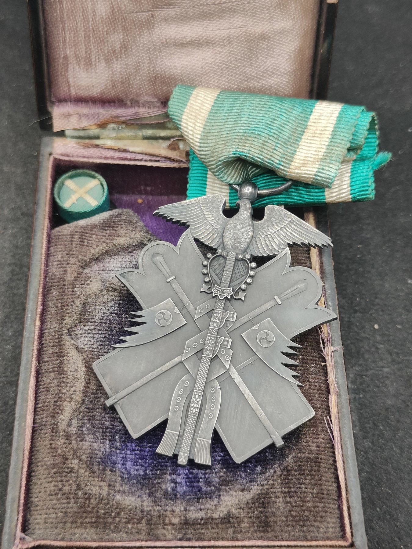 全场0元起拍 第131期 咸鱼国勋章拍卖专场 2月11日（周日）下午6：00开始 日本七级金鸱章银制带盒略