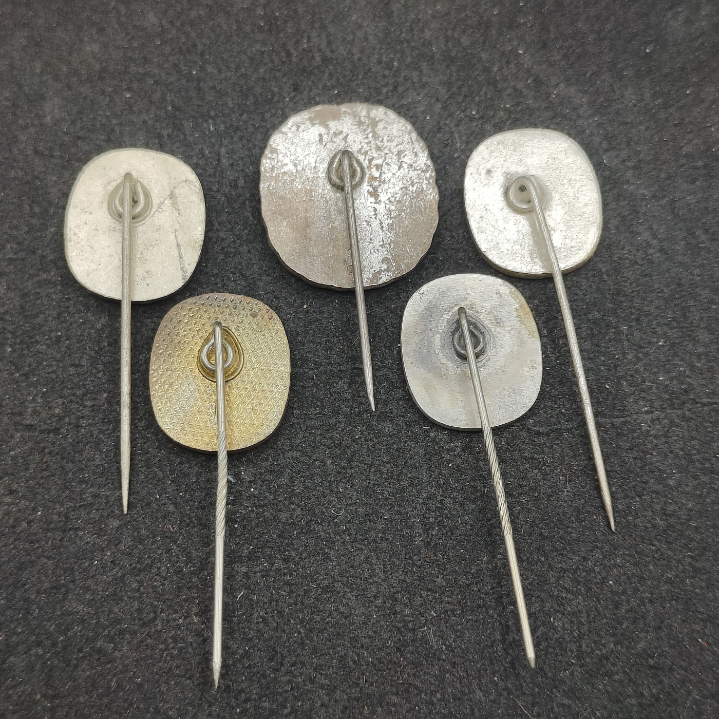 全场0元起拍 第131期 咸鱼国勋章拍卖专场 2月11日（周日）下午6：00开始 东德gst摩托车技能章五个