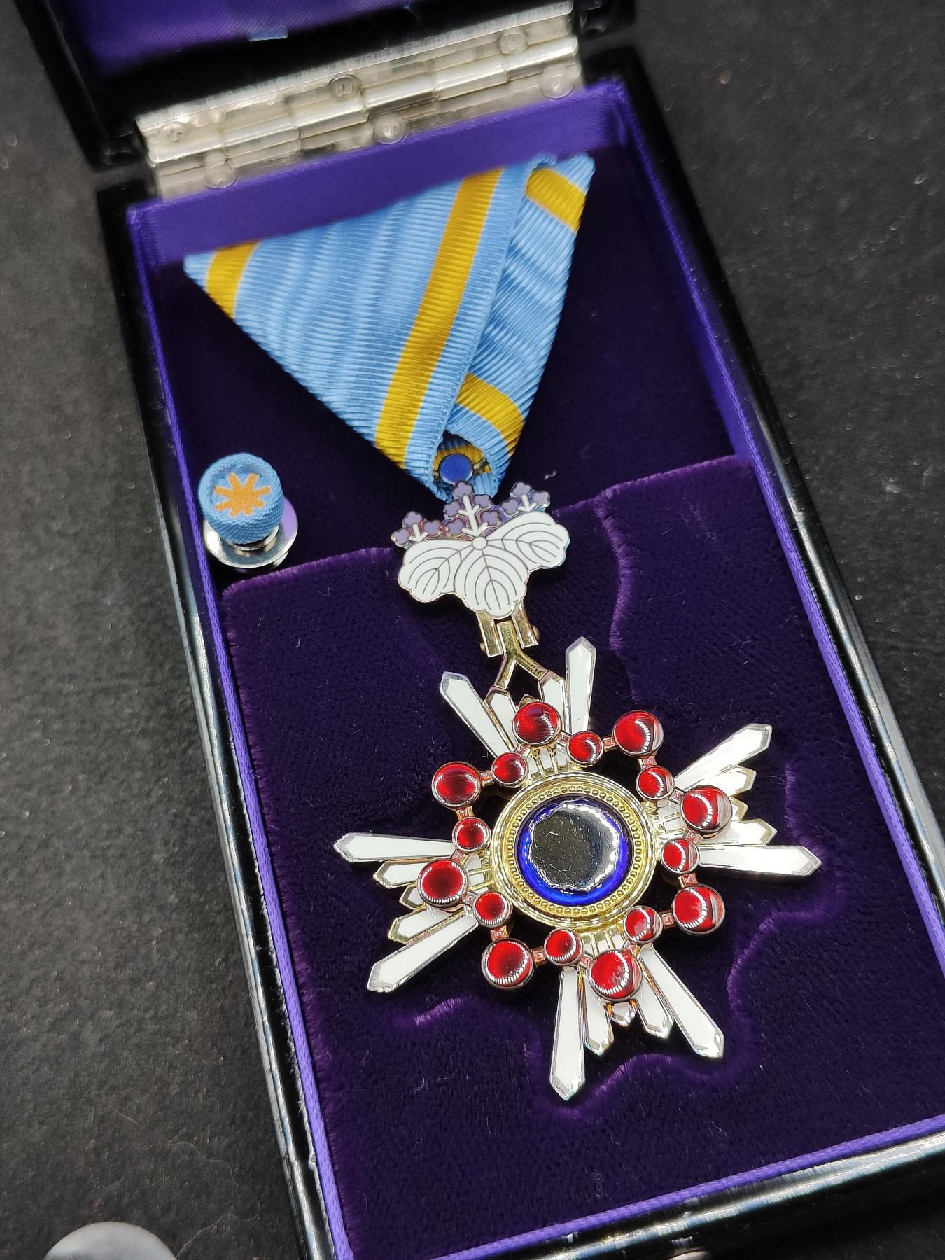 全场0元起拍 第131期 咸鱼国勋章拍卖专场 2月11日（周日）下午6：00开始 美品 日本荣典后 瑞宝双光章 银制带盒略