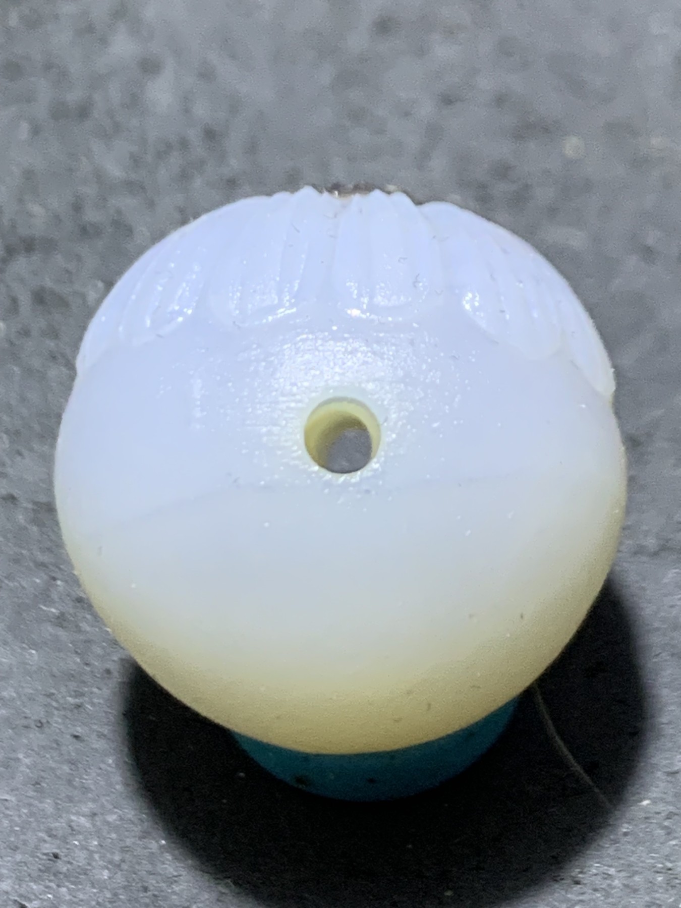精美高玉化亚光海洋玉髓手工俏色巧雕太阳花随形圆珠一个