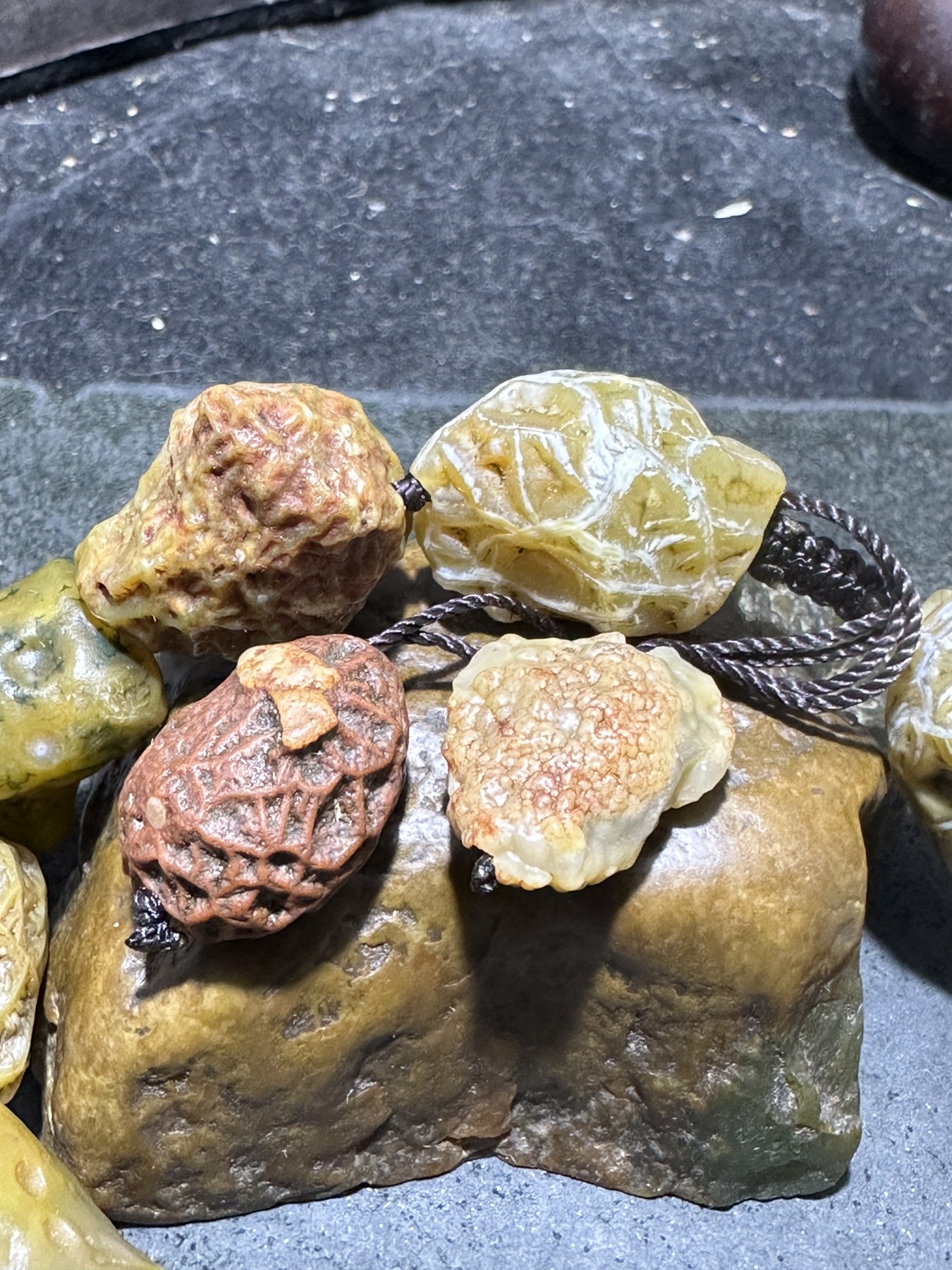 精美阿拉善多宝筋脉石原石手工编织手串一条，