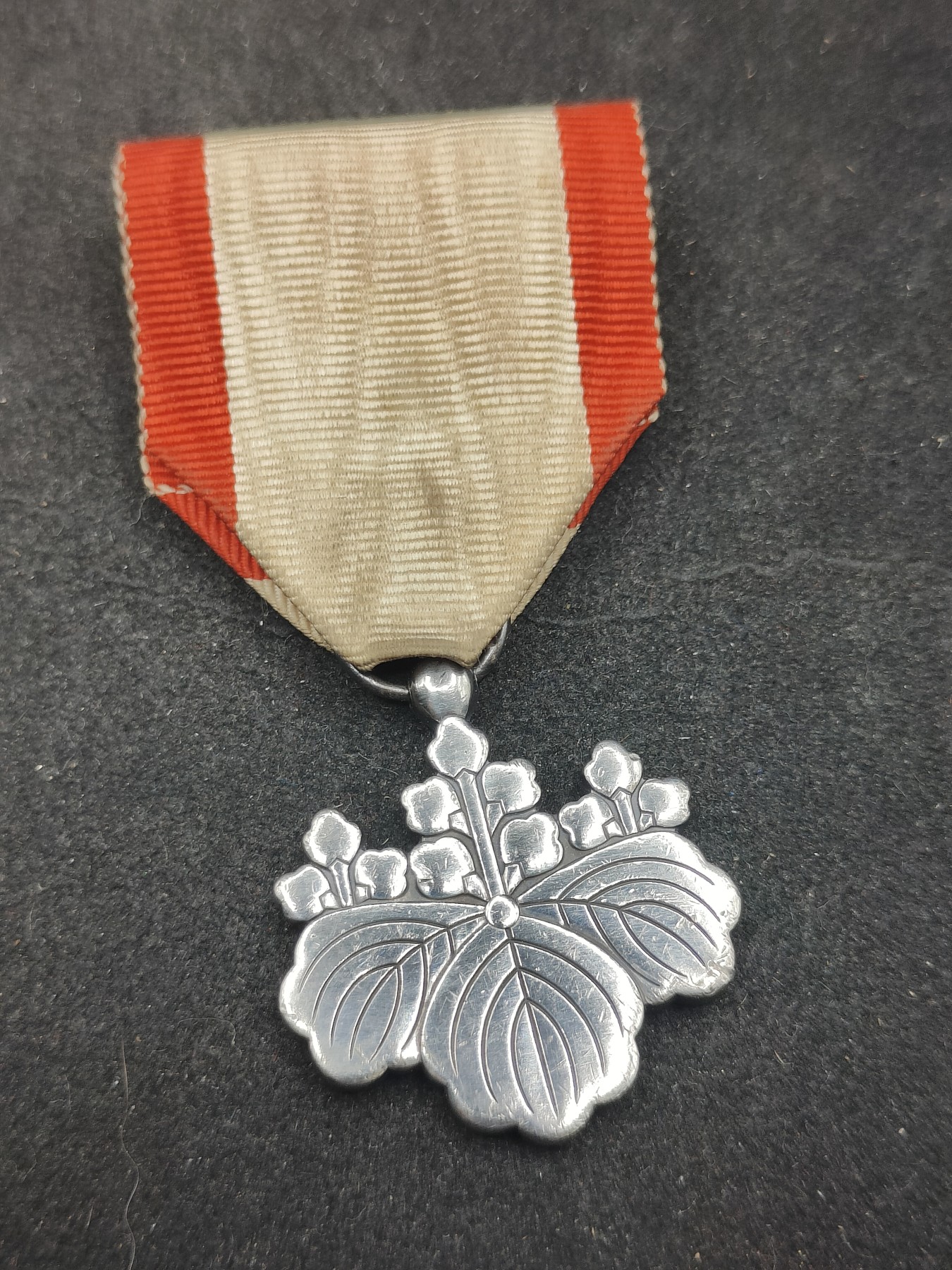 全场0元起拍 第131期 咸鱼国勋章拍卖专场 2月11日（周日）下午6：00开始 日本八等白叶章 银制