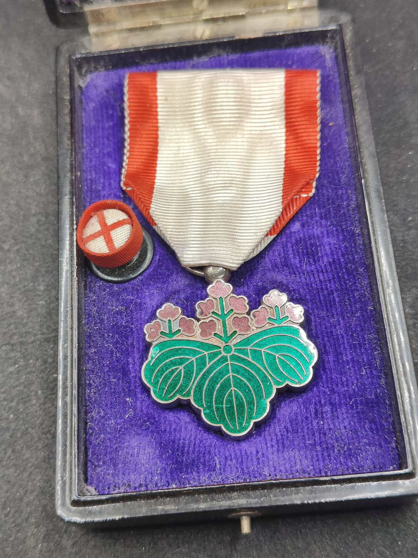 全场0元起拍 第131期 咸鱼国勋章拍卖专场 2月11日（周日）下午6：00开始 日本战时七等青叶章 银制带盒略