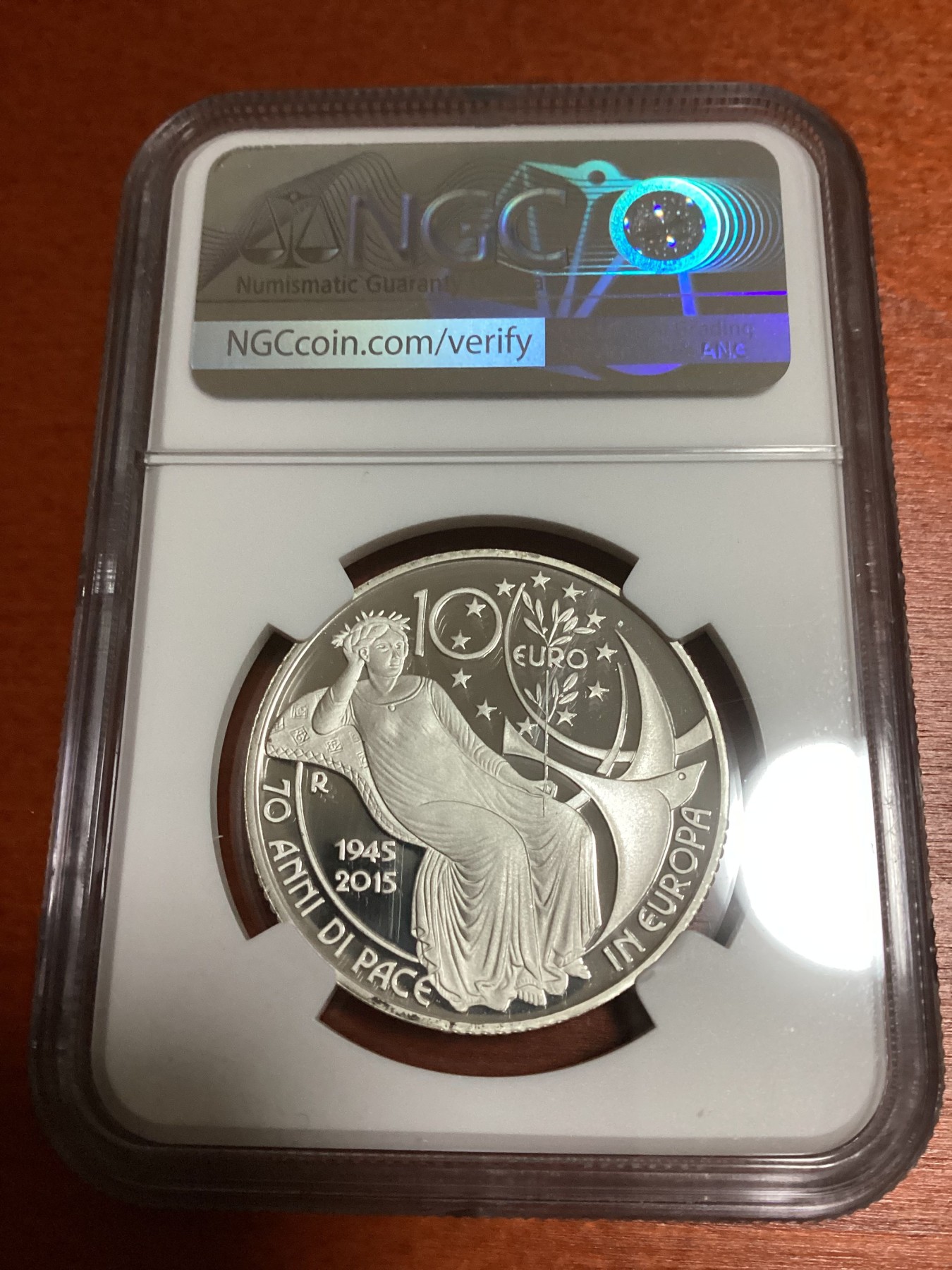 长老汇兔年精选第二场 2015R 意大利欧洲和平70周年10欧元精制银币，获奖币，NGC PF70UC，热门品种，十分难找。不久前裸币，品相不如这个，麦稀奇成交价在3000元左右