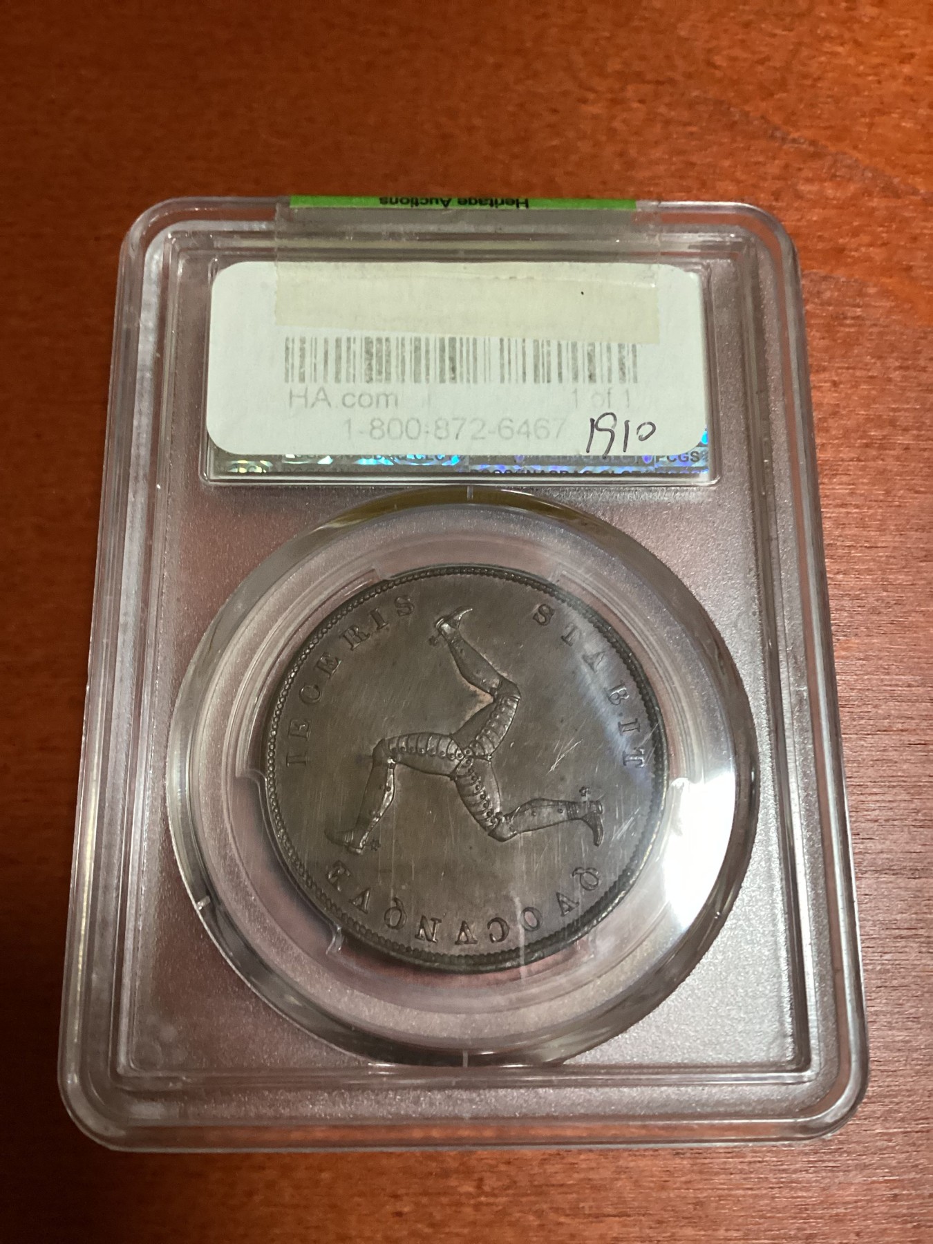长老汇兔年精选第二场 1839 马恩岛维多利亚首年1便士大铜币，PCGS MS64BN，冠军分，马恩岛三条腿徽章非常抓眼球