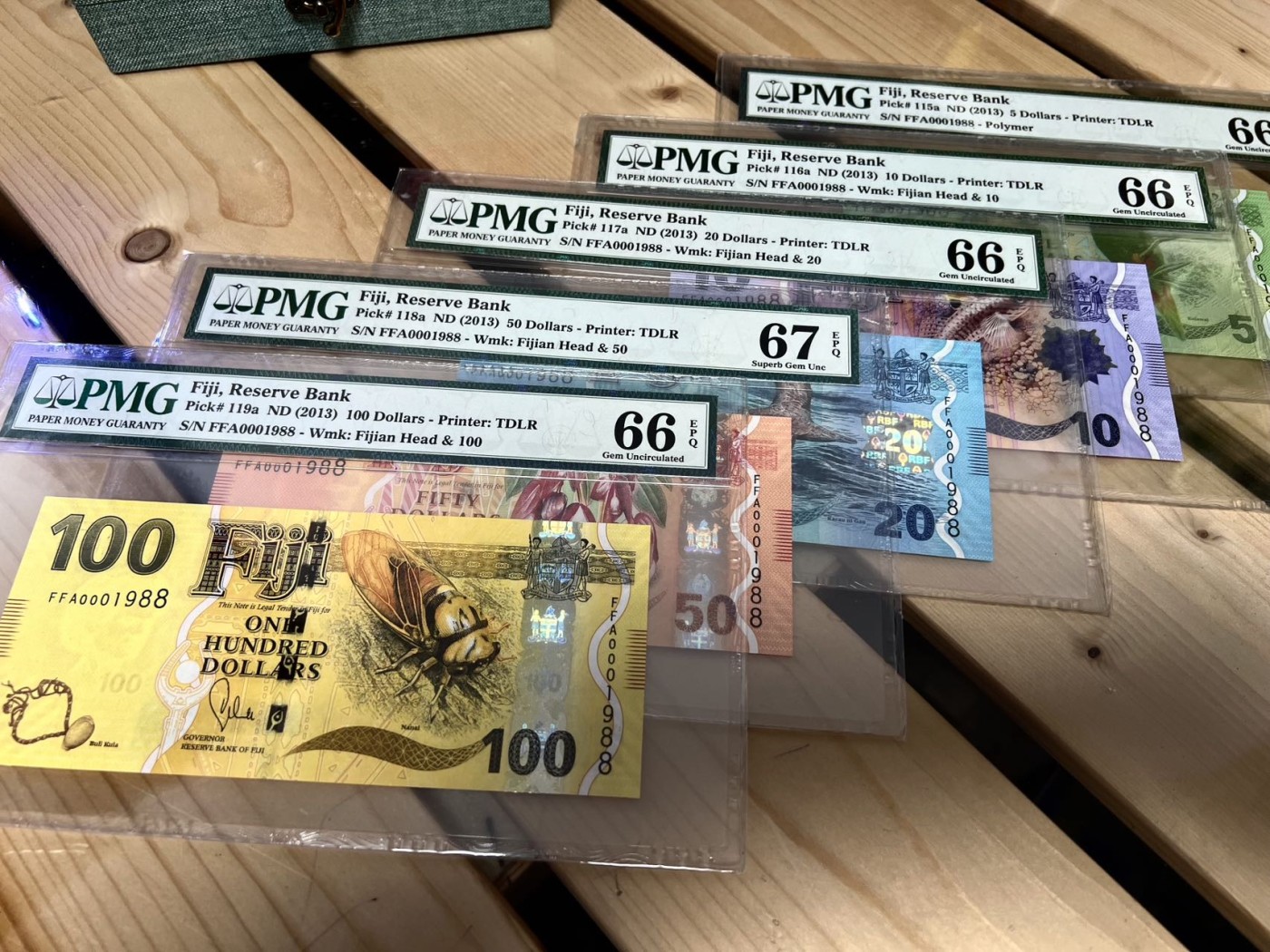 【Blue Auction】✨世界纸币精拍第432期——新年首拍 【首发1988倒置号 全同号】斐济 2013年5-100元 PMG67EPQ-66EPQ