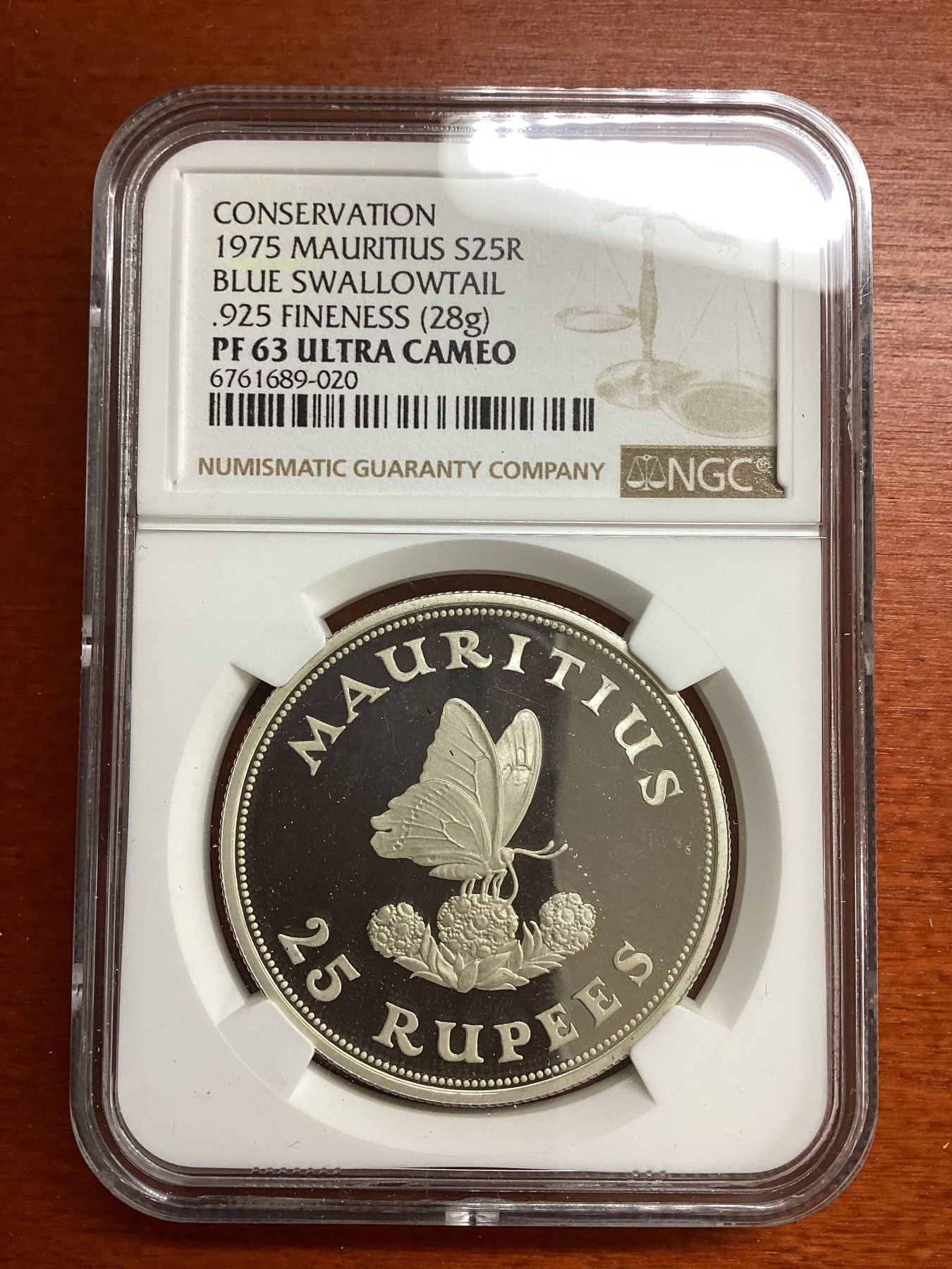 长老汇兔年精选第二场 1975 毛里求斯蓝色燕尾蝶25卢比精制银币，NGC PF63UC，渡渡鸟带火了毛里求斯