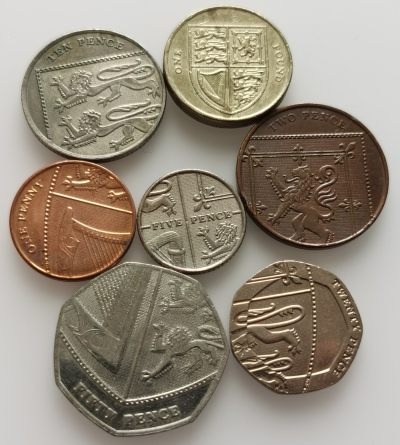  外国纪念币银币专场061（中拍皆有赠品），建议埋价，每周三六两拍，预计大年初十发货，可累积 - 英国盾牌版币一套含1英镑