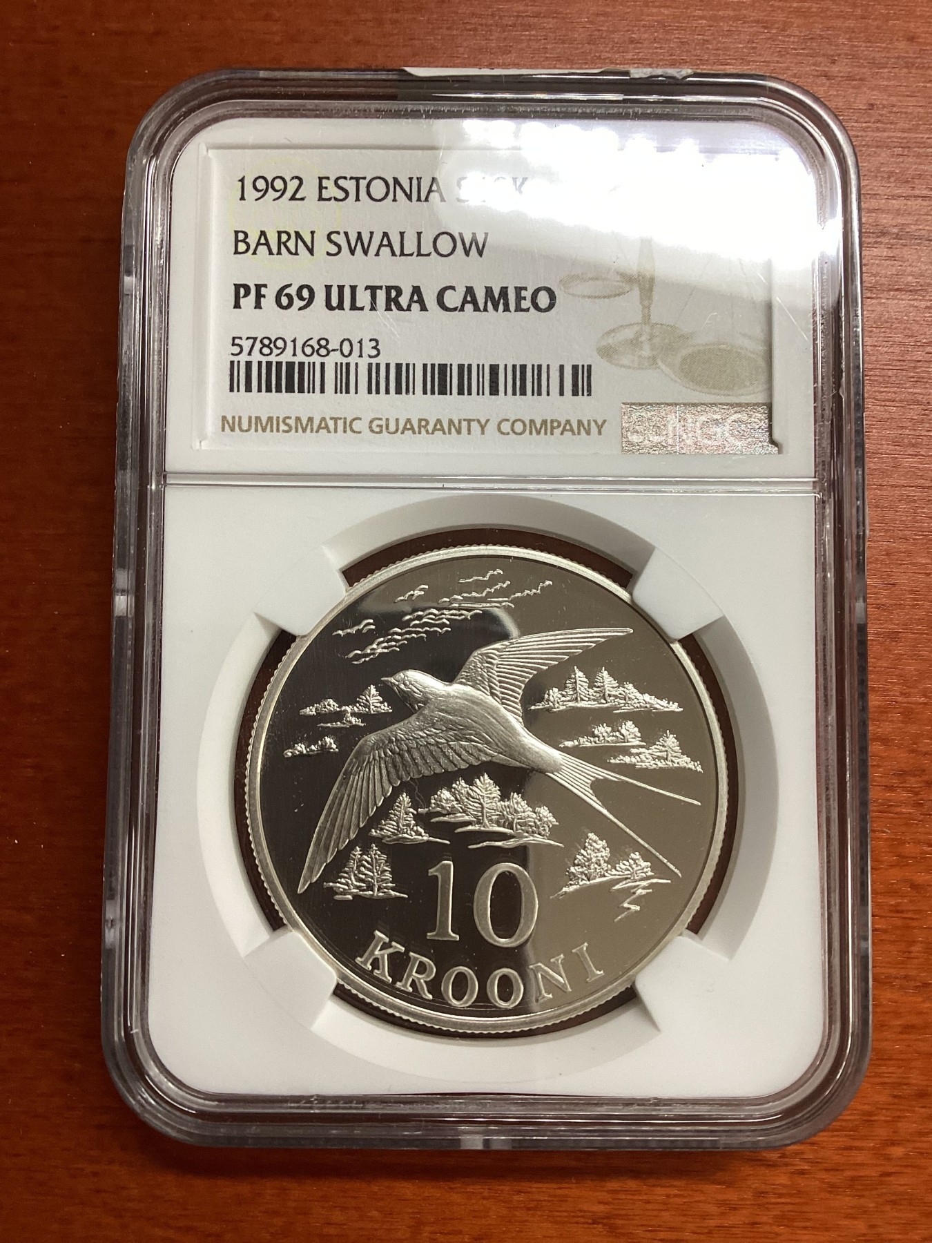 长老汇兔年精选第二场 1992 爱沙尼亚仓雨燕10克罗尼精制银币，NGC PF69UC，更高分仅有14枚，比较少见