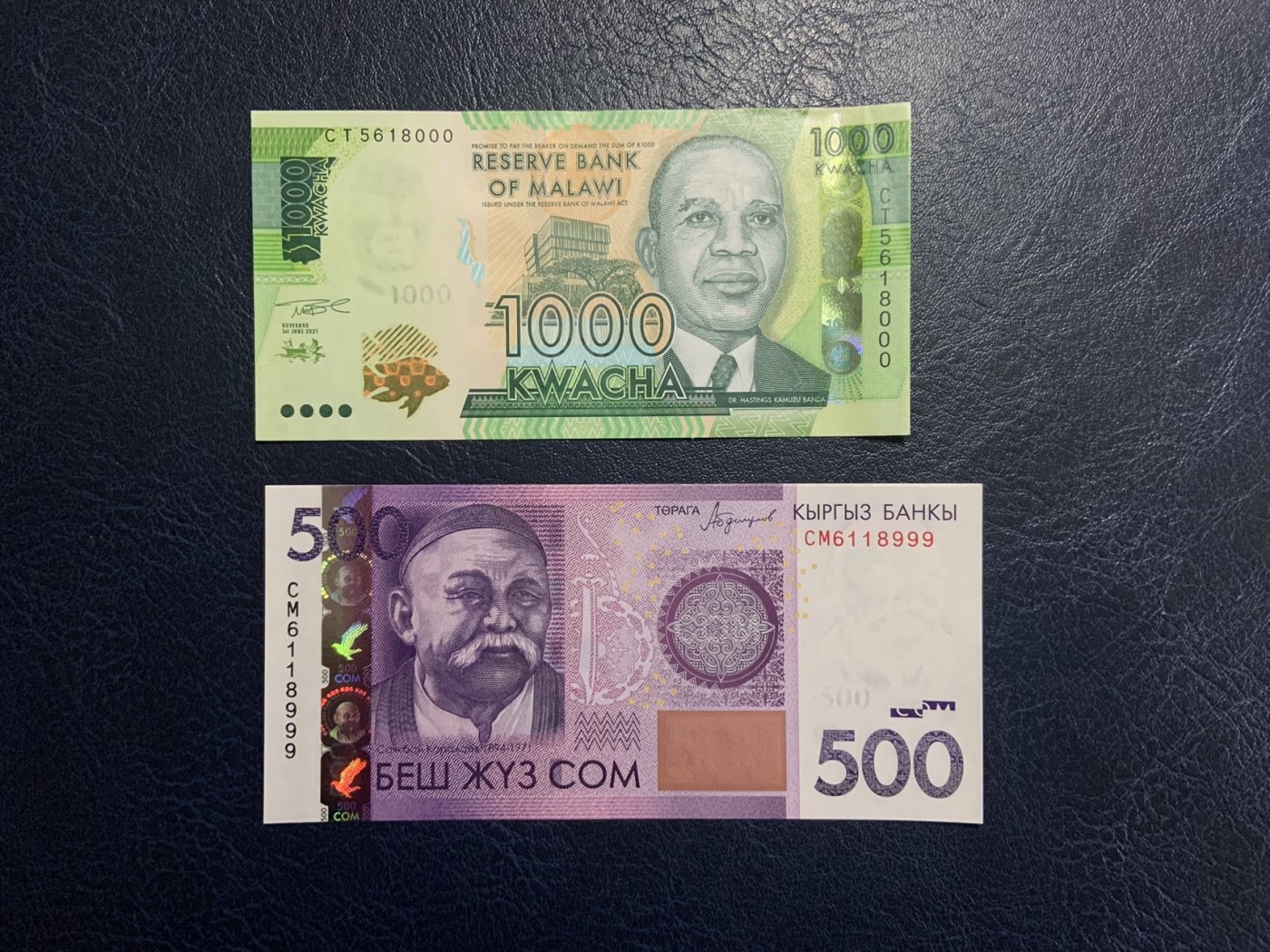 收藏联盟Quantum Auction 第323期拍卖 (需要寄存以及更改收货地址请提前告知) 马拉维2020年1000克瓦查和吉尔吉斯斯坦2016年500索姆 品相全新UNC 999 000豹子号 其中一个为倒置号