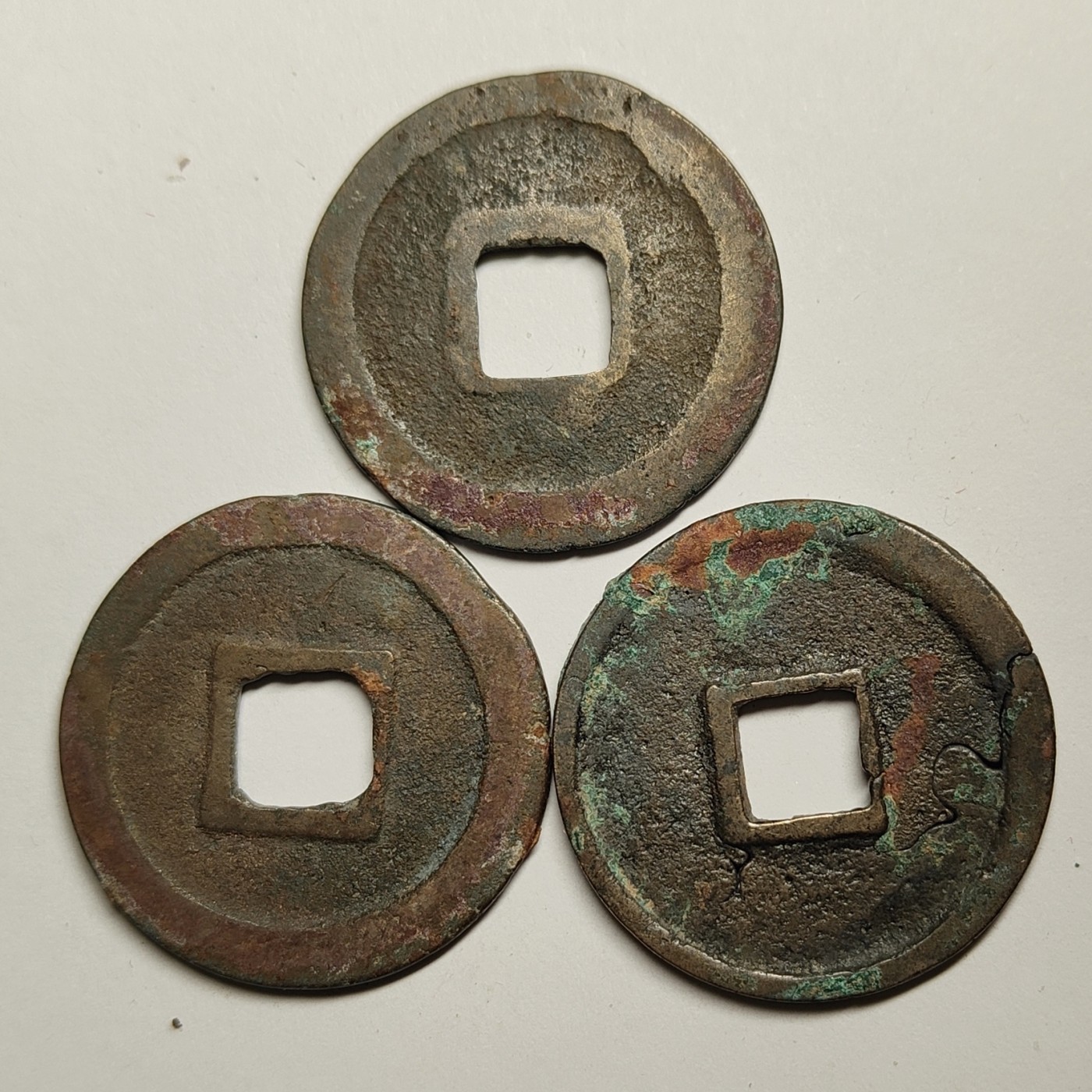 🏮🎉物与斋新春连拍2-古泉专场（英国回流裸币+藏家纸夹） 北宋元祐通宝+金正隆通宝一组三枚 正隆有裂