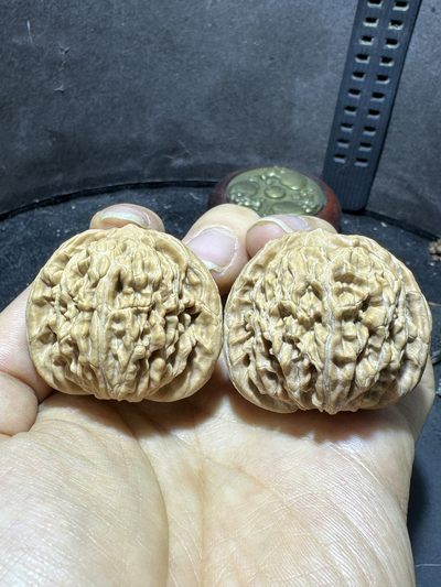 精美原桩四座楼狮子头文玩核桃一对， - 精美原桩四座楼狮子头文玩核桃一对，