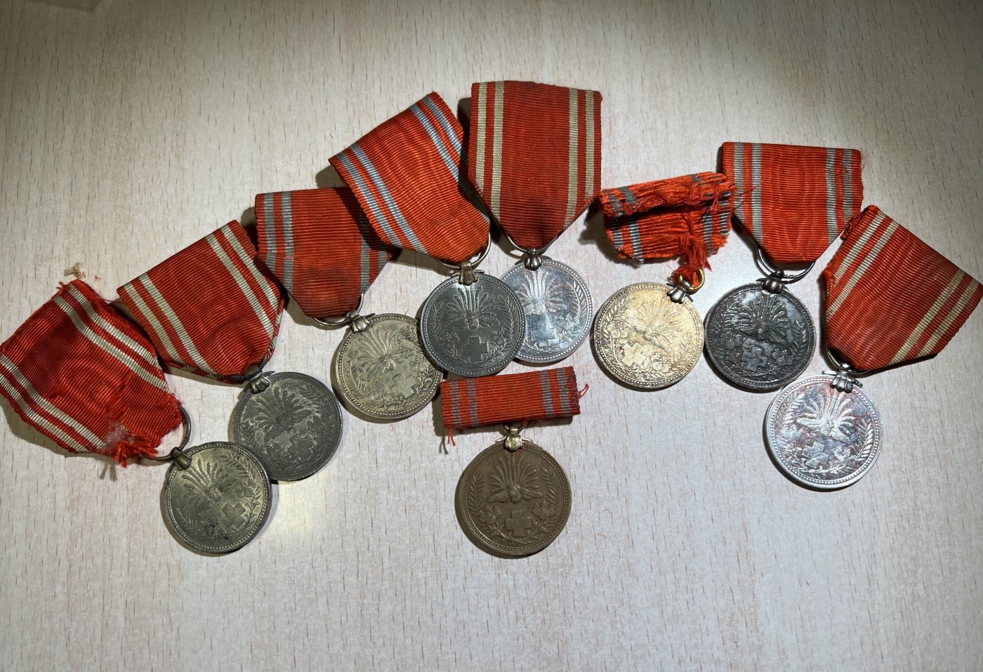 大猫徽章拍卖第241期  日本红十字一组九枚