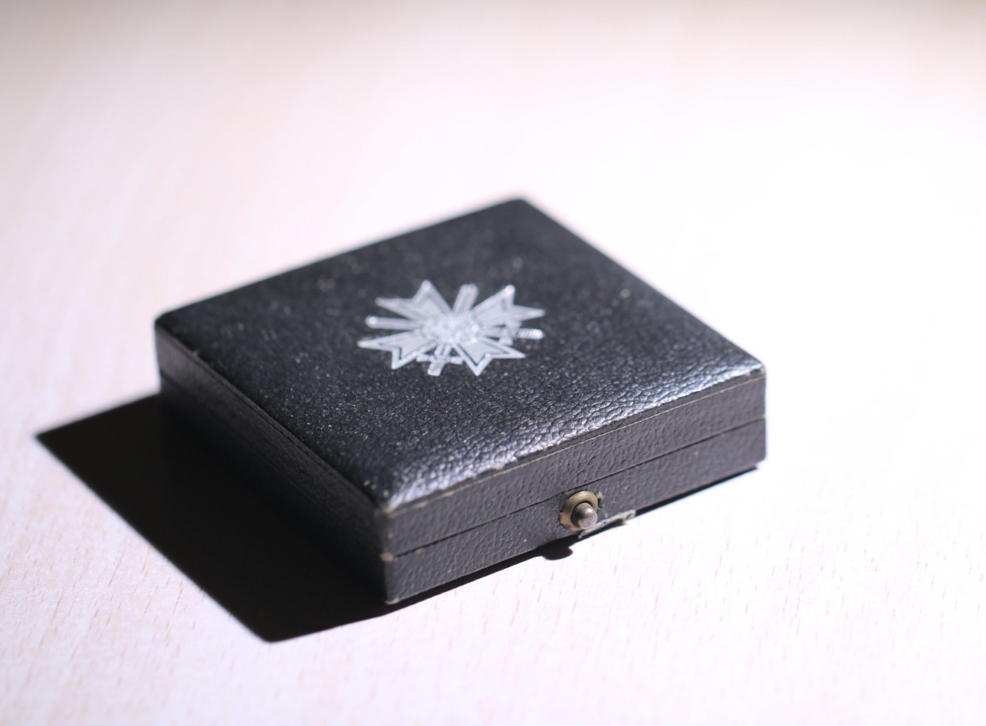 大猫徽章拍卖第241期  德三勋章空盒