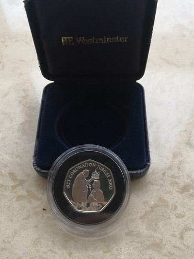 道一币馆币章第三十六场 - 原盒 英国2003年伊丽莎白二世登基50周年50便士精制银币