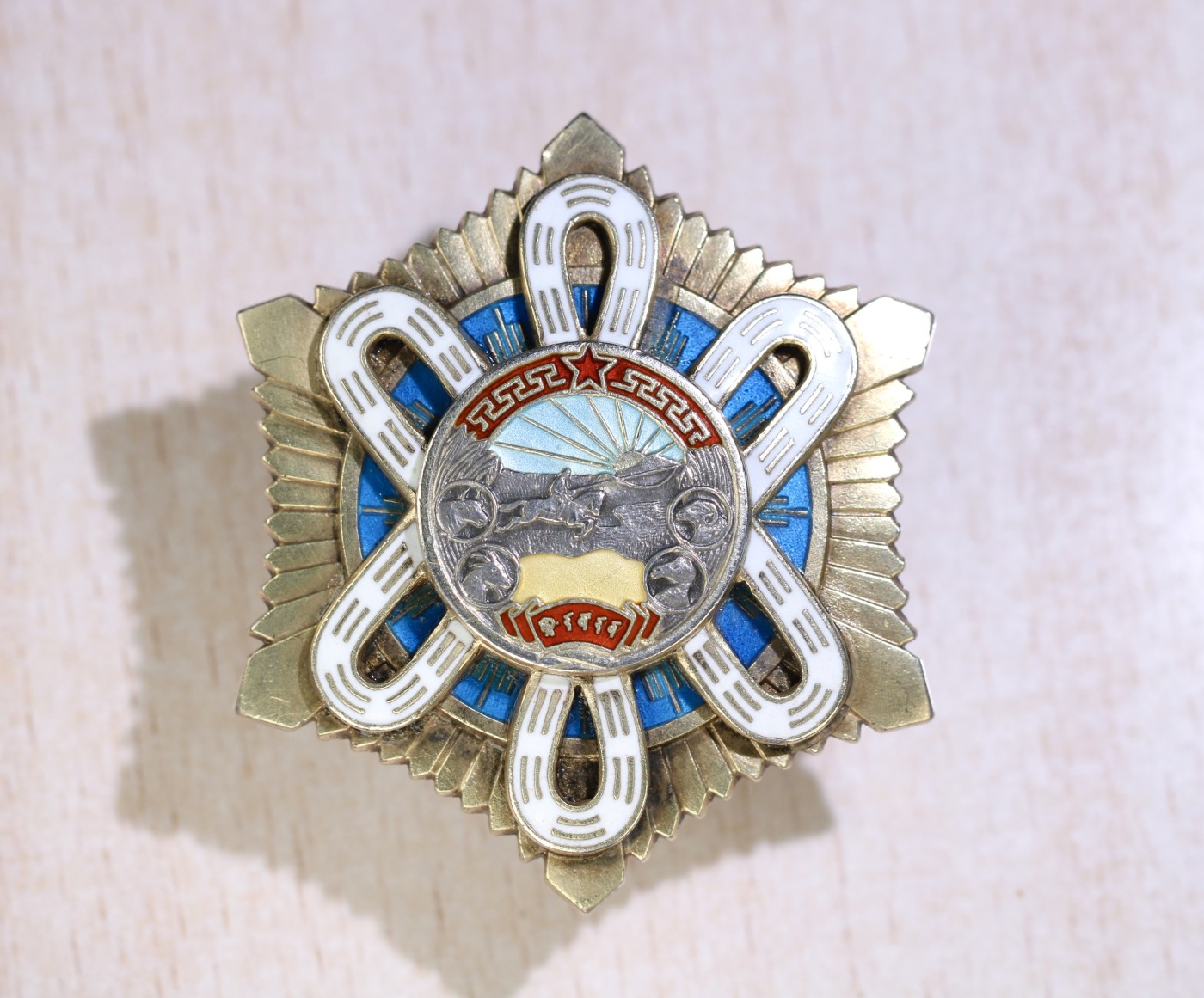 大猫徽章拍卖第241期  蒙古🇲🇳北极星勋章 老蒙文版 原配银轮