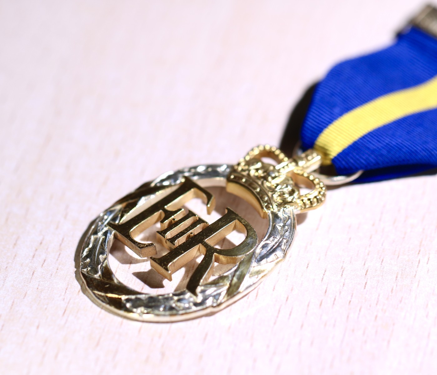 大猫徽章拍卖第241期  英国女王武装力量应急预备役银质奖章