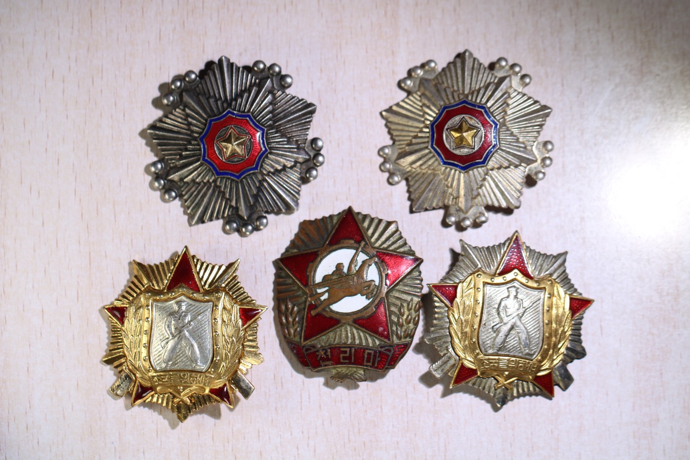 大猫徽章拍卖第241期  朝鲜章一组