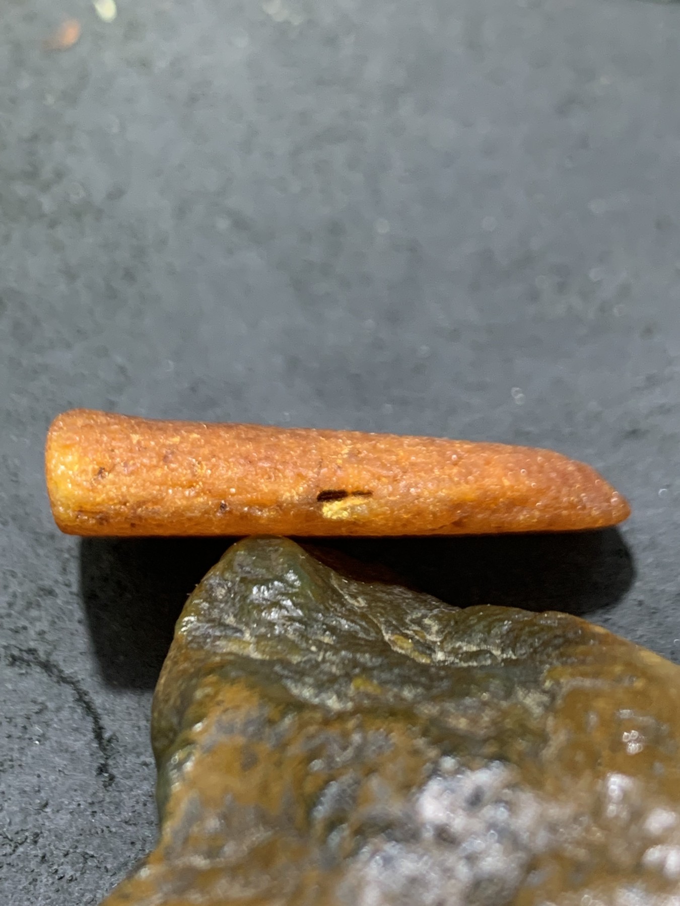 精品蜜蜡随形原石吊坠一块！