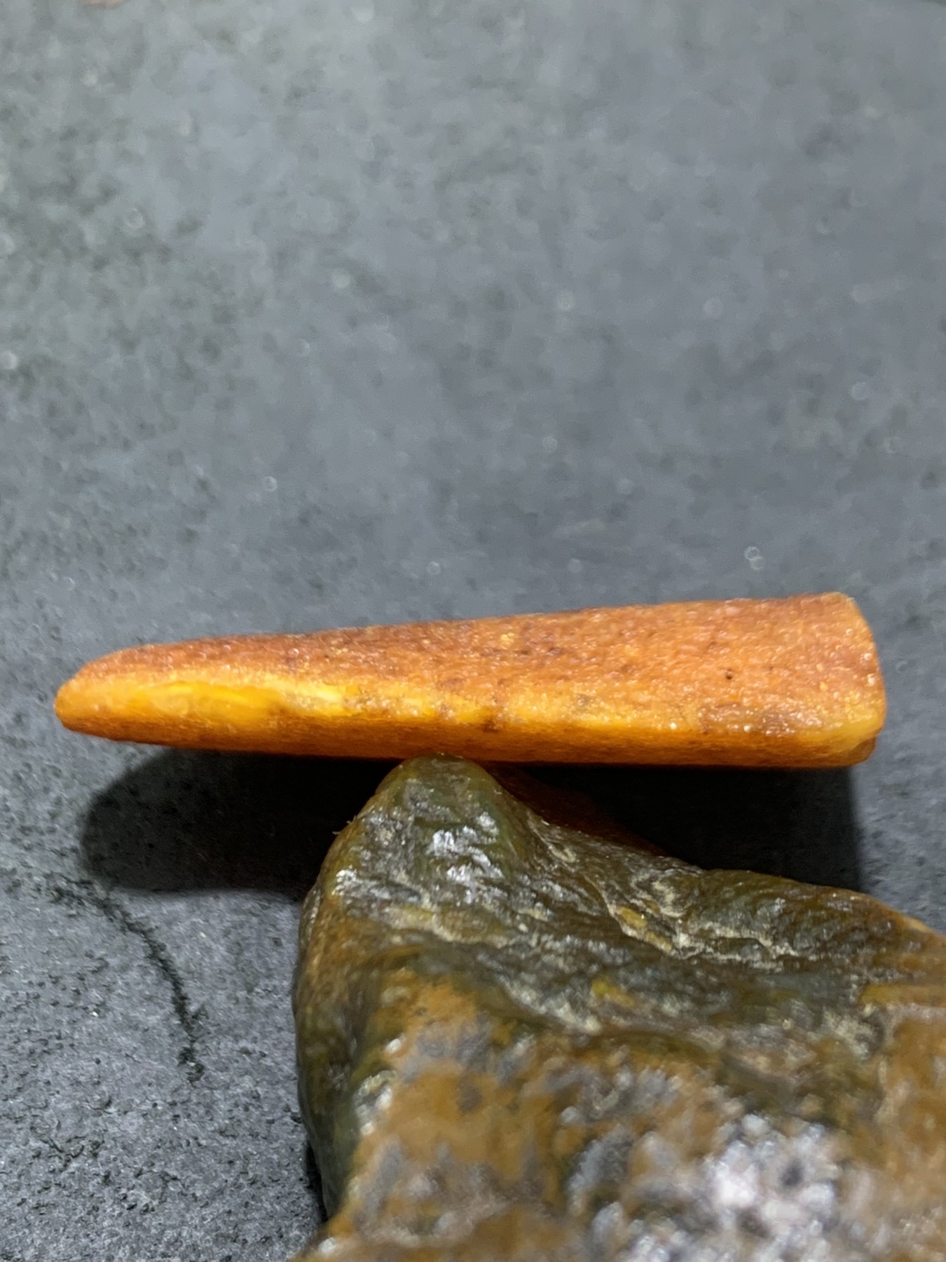 精品蜜蜡随形原石吊坠一块！