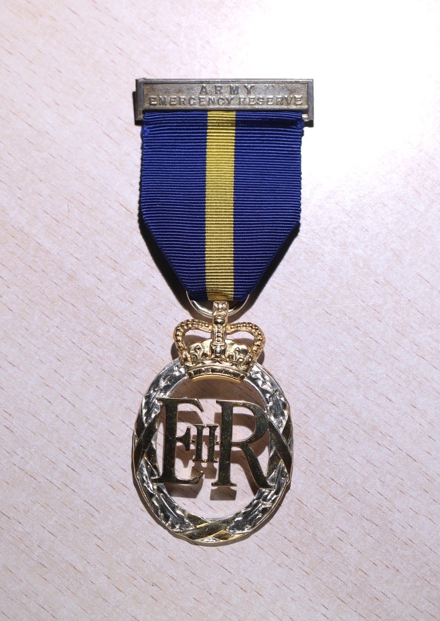 大猫徽章拍卖第241期  英国女王武装力量应急预备役银质奖章