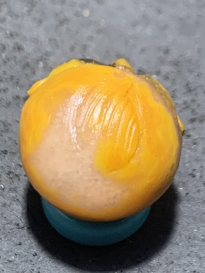 精美亚光冰飘鸡油黄战国红玛瑙手工俏色巧雕童子圆珠一个， 精美亚光冰飘鸡油黄战国红玛瑙手工俏色巧雕童子圆珠一个，