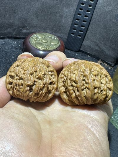 精美原桩闷尖磨盘狮子头文玩核桃一对， - 精美原桩闷尖磨盘狮子头文玩核桃一对，