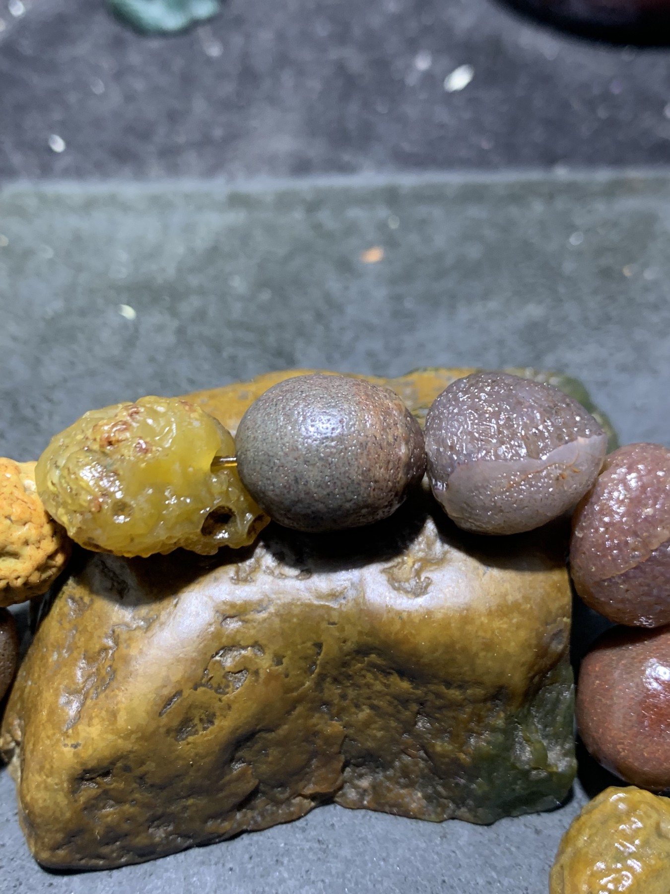 精美筋脉石老料高圆度玛瑙原石手串一条，