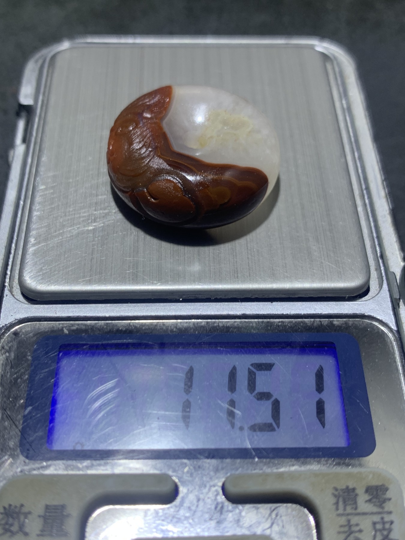 精美亚光高玉化冰飘战国红玛瑙手工俏色巧雕灵猴平安扣一个，