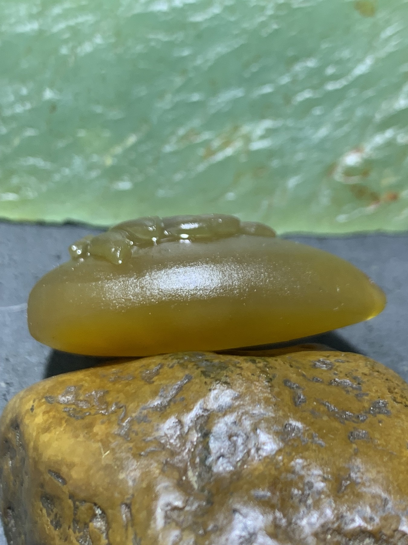 精美亚光高润度冰飘心冻料鸡油黄蒙料战国红玛瑙雕刻荷花吊坠一个